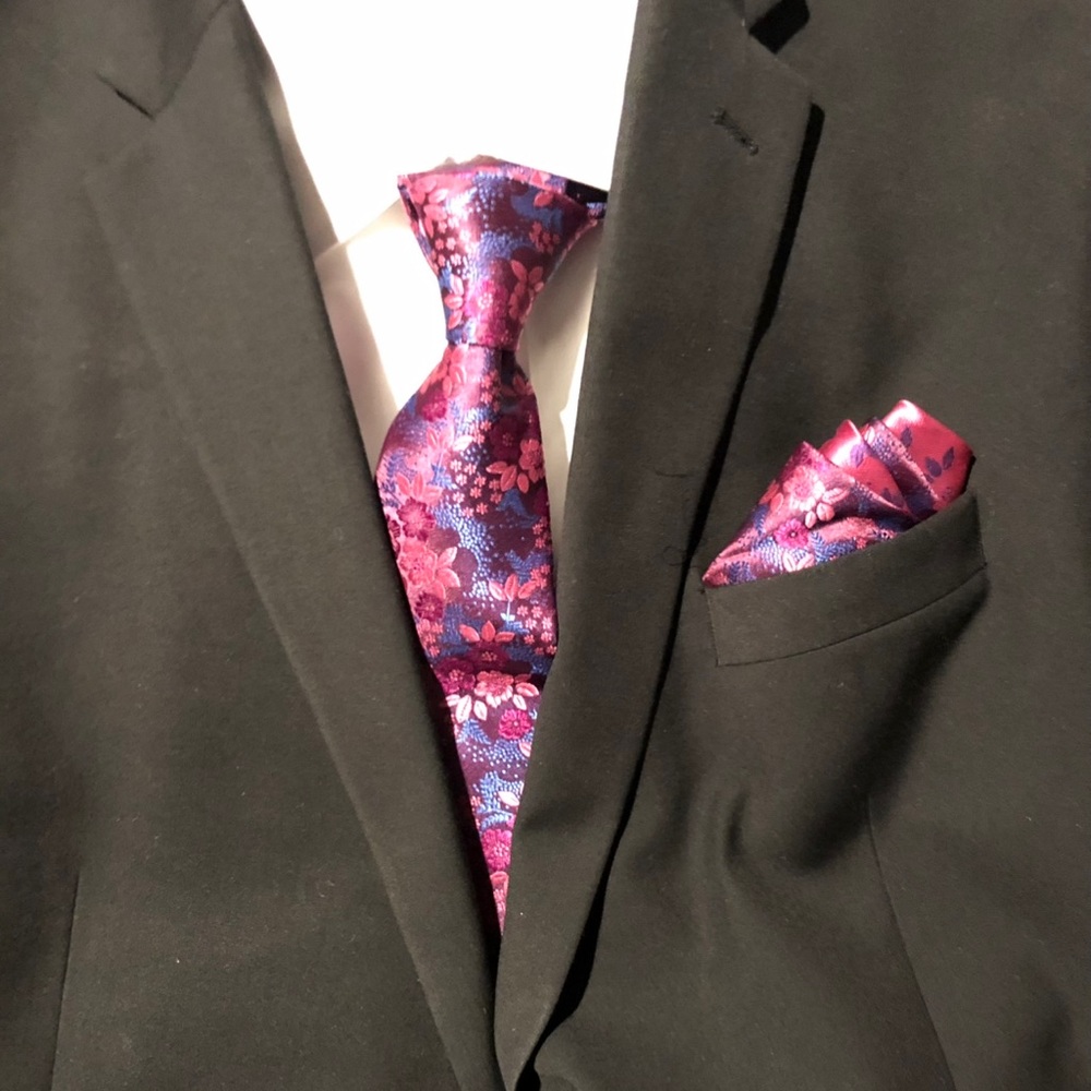 Tie and Pocket Square Set